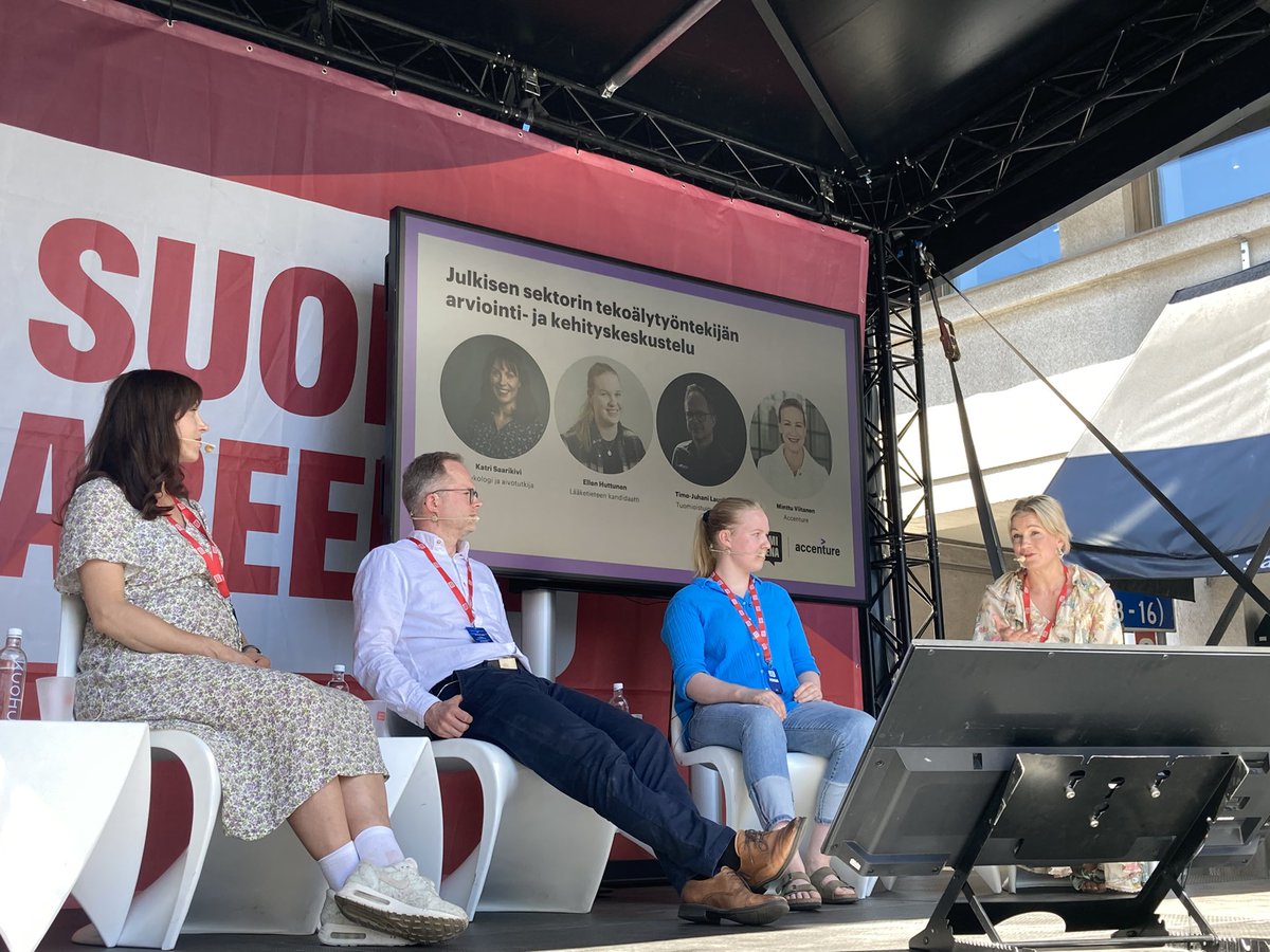 Porin vierailuni alkaa julkisen sektorin tekoälytyöntekijän arviointi- ja kehityskeskustelulla. <a href="/katrisaarikivi/">Katri Saarikivi</a> toteaa, että tekoälyn kanssa toimiessa voi parhaimmillaan syntyä kumppanuus, joka vie omaa ajattelua eteenpäin. <a href="/SuomiAreena/">SuomiAreena</a>