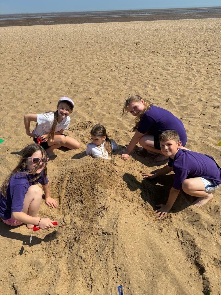 FoljambePrimary's tweet photo. 🏖️ The whole school had a fantastic visit to Cleethorpes in the beautiful sunshine! The children enjoyed playing games on the beach, collecting pretty shells, and building sandcastles.

See the full story and gallery here 👉 https://t.co/lLyoCIkU15 https://t.co/Gq3gA6fr3Z