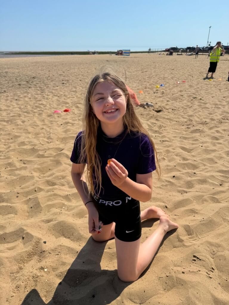 FoljambePrimary's tweet photo. 🏖️ The whole school had a fantastic visit to Cleethorpes in the beautiful sunshine! The children enjoyed playing games on the beach, collecting pretty shells, and building sandcastles.

See the full story and gallery here 👉 https://t.co/lLyoCIkU15 https://t.co/Gq3gA6fr3Z