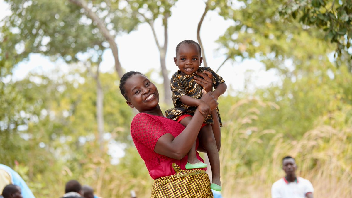 unicefzambia's tweet photo. Happy, healthy babies in Lumezi District during Child Health Week! Despite the drought, our growth monitoring and health promotion efforts are making a difference. Thanks to the Government of Japan &amp; @UNICEF for their support to this vital activity by @mohzambia. #ChildHealthWeek https://t.co/22bla438qa
