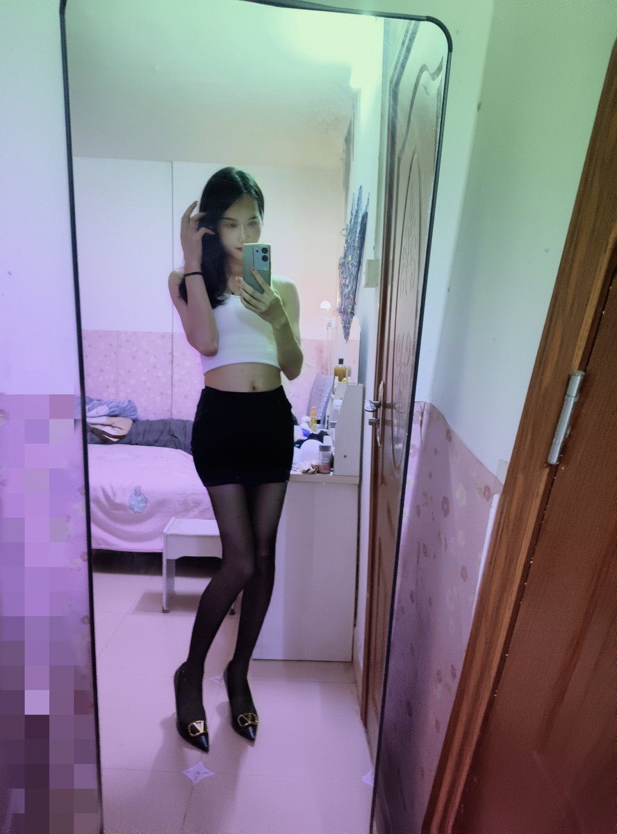 LambertLin53630's tweet photo. 夏天就该这样穿……..
#男の娘 #ladyboy #广���cd #广州ts #伪娘の日常 #广州伪娘 #跨性别 #黑丝高跟 #腿控 #女装大佬 https://t.co/qZGiQTpFyX