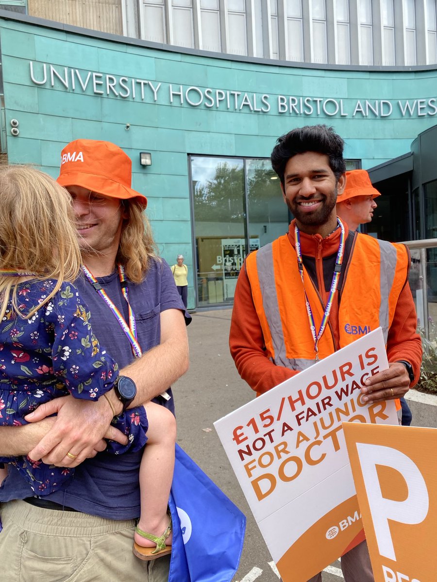 Still going strong! Restore doctors pay now #DoctorsStrike ⁦<a href="/TheBMA/">The BMA</a>⁩ ⁦@BMASevernJDC⁩