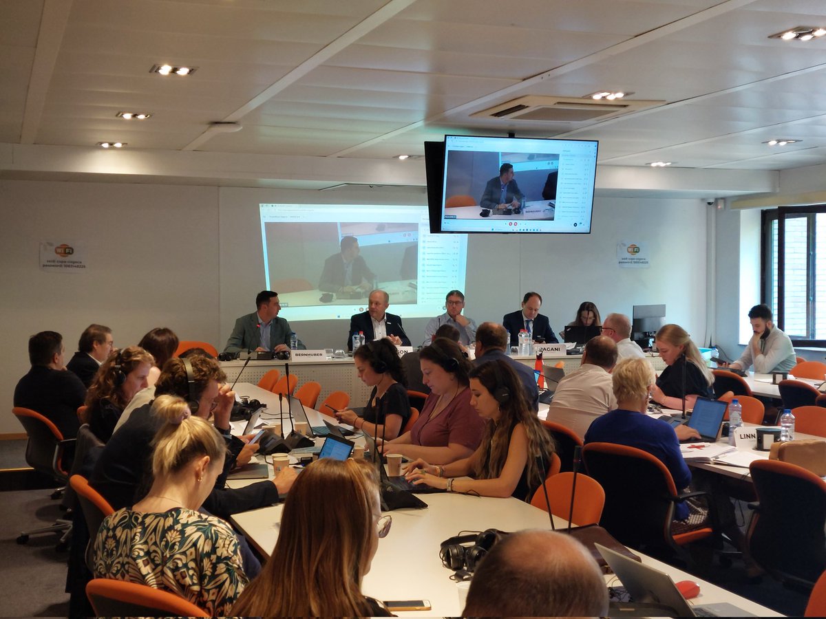 COPACOGECA's tweet photo. We are happy to welcome reelected MEPs Bernhuber & @HlavacekEu to our Praesidium for a discussion on the prospects for agriculture in next @Europarl_EN 🇪🇺👨🌾
Both agree on the need of strong @EUAgri Commissioner and stronger dialogue with and support for the farming community. 👍 https://t.co/yohZAZrfMt