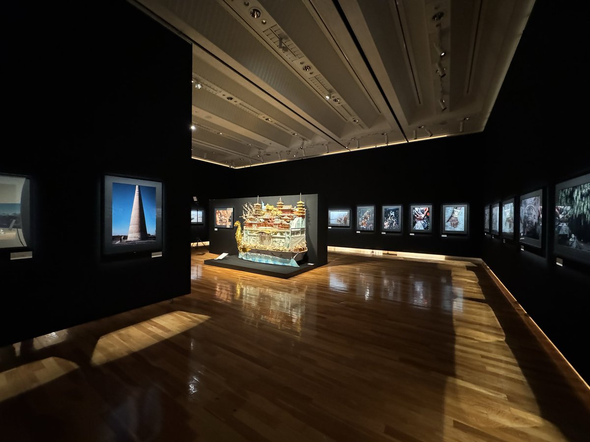x51's tweet photo. 「佐藤健寿展 奇界／世界」、明日6/28から9/23まで大分市立美術館で開催されます。巡回中の作品、国立民族学博物館の資料に加え、大分での新規撮り下ろしや御殿灯籠の実物なども展示しています。ぜひお越しください。

https://t.co/K8RGvERoUE https://t.co/QJyzqiZkND