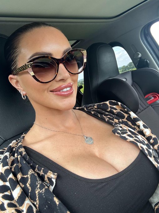 HIT RT and my BOOBS COME OUT........ On my way over.... get the kettle on 🫖☕️drop a https://t.co/lnv<a href="/tag/linkinbio"class="tags"><span>#linkinbio</span></a>