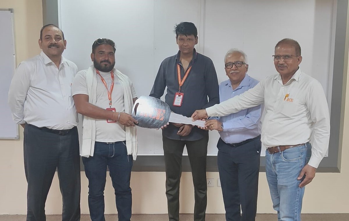 ACETractorIndia's tweet photo. खेती में एक नए युग की शुरुआत! हरियाणा में अपने मूल्यवान ग्राहक को ACE अल्ट्रा प्लस हार्वेस्टर देकर बहुत खुशी हुई!
#ACE #AceTractorsIndia #harvester #aceultraplusharvester #ultraharvester #harevstercombine #combine #harvesterdelivery #harvestermachine #machine #agriequipment https://t.co/St7T9thfbX