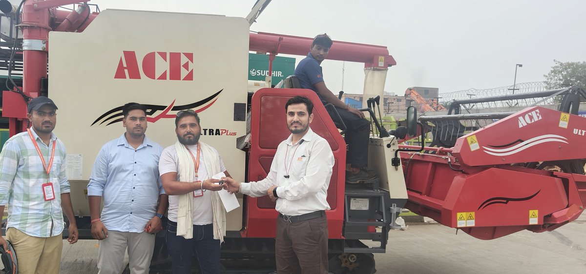 ACETractorIndia's tweet photo. खेती में एक नए युग की शुरुआत! हरियाणा में अपने मूल्यवान ग्राहक को ACE अल्ट्रा प्लस हार्वेस्टर देकर बहुत खुशी हुई!
#ACE #AceTractorsIndia #harvester #aceultraplusharvester #ultraharvester #harevstercombine #combine #harvesterdelivery #harvestermachine #machine #agriequipment https://t.co/St7T9thfbX