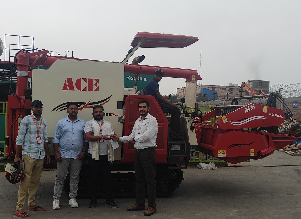 ACETractorIndia's tweet photo. खेती में एक नए युग की शुरुआत! हरियाणा में अपने मूल्यवान ग्राहक को ACE अल्ट्रा प्लस हार्वेस्टर देकर बहुत खुशी हुई!
#ACE #AceTractorsIndia #harvester #aceultraplusharvester #ultraharvester #harevstercombine #combine #harvesterdelivery #harvestermachine #machine #agriequipment https://t.co/St7T9thfbX