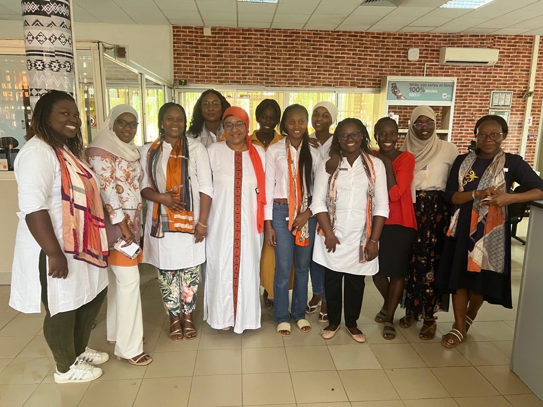 Aminata2N's tweet photo. Casamance nisafoul ! Dans cette belle région, c’est un plaisir d’aller à la rencontre d’équipes chaleureuses, si attentionnées dans leur service au client et à la communauté… et poser le 1er poteau fibre dans le quartier de Lyndiane #AmalNjariñAskanWi ⁦⁦@GroupeSonatel⁩ https://t.co/sTwmnMEDdV