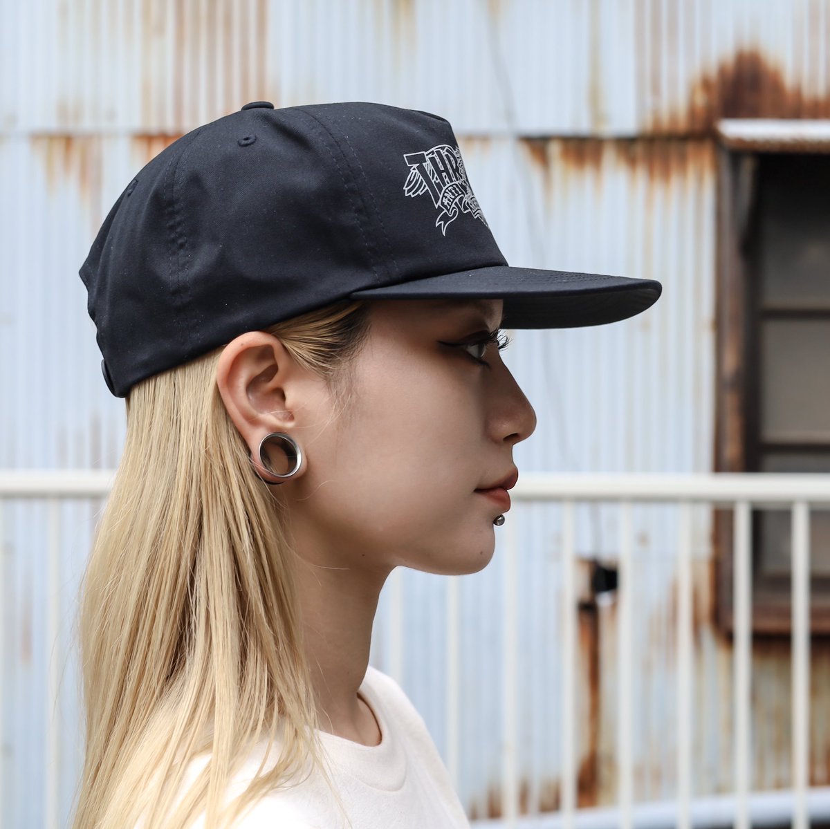Feelin_osaka's tweet image. 【THRASHER X ANTIHERO】MAG BANNER SNAPBACK CAP (BLACK)
feelin-osaka.com/products/thras…
定番と定番の組み合わせがたまらないコラボグラフィック。
黒ボディにグレープリントで無骨な印象のSNAPBACK CAP。
#thrasher #thrashermagazine #antihero #antiheroskateboards #feelinosaka #feelin #osaka