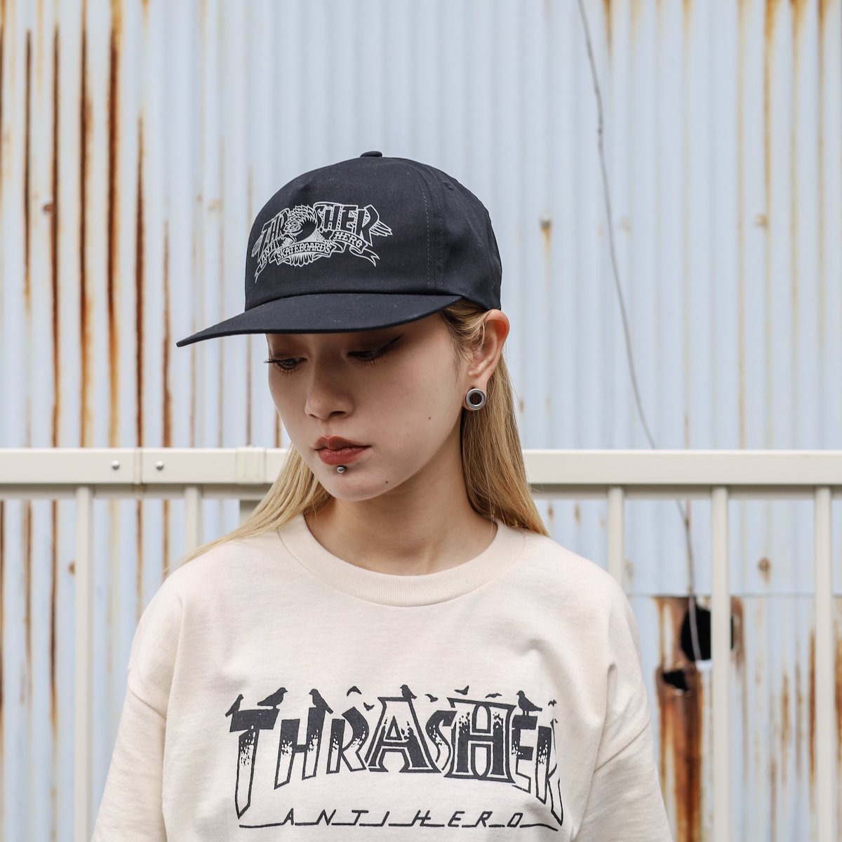 Feelin_osaka's tweet image. 【THRASHER X ANTIHERO】MAG BANNER SNAPBACK CAP (BLACK)
feelin-osaka.com/products/thras…
定番と定番の組み合わせがたまらないコラボグラフィック。
黒ボディにグレープリントで無骨な印象のSNAPBACK CAP。
#thrasher #thrashermagazine #antihero #antiheroskateboards #feelinosaka #feelin #osaka