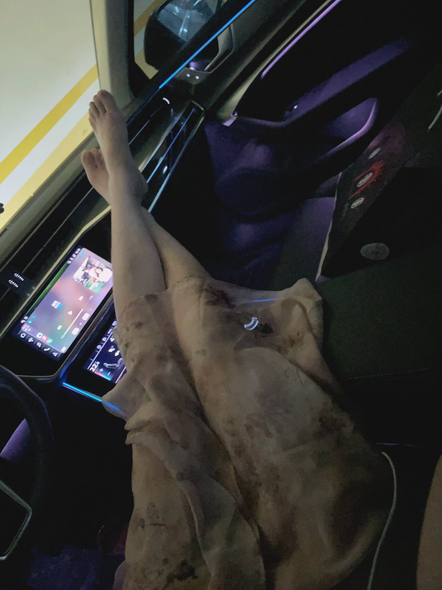 Fara786803's tweet photo. 在停车场偷偷脱掉内衣内裤，张开腿自慰的感觉真刺激，��该没人看到吧
#露出 #偷情 #人妻 #少妇 #母狗 #精盆 #bdsm https://t.co/21qTn2o4uQ