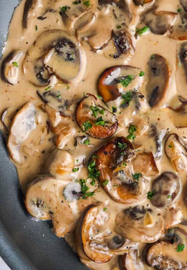 It’s not often that I use such highly subjective descriptors and food writing clichés as “the best”, but honestly, life is too short for bad mushroom sauce. So here it is. The Best.

honestcooking.com/best-creamy-mu…