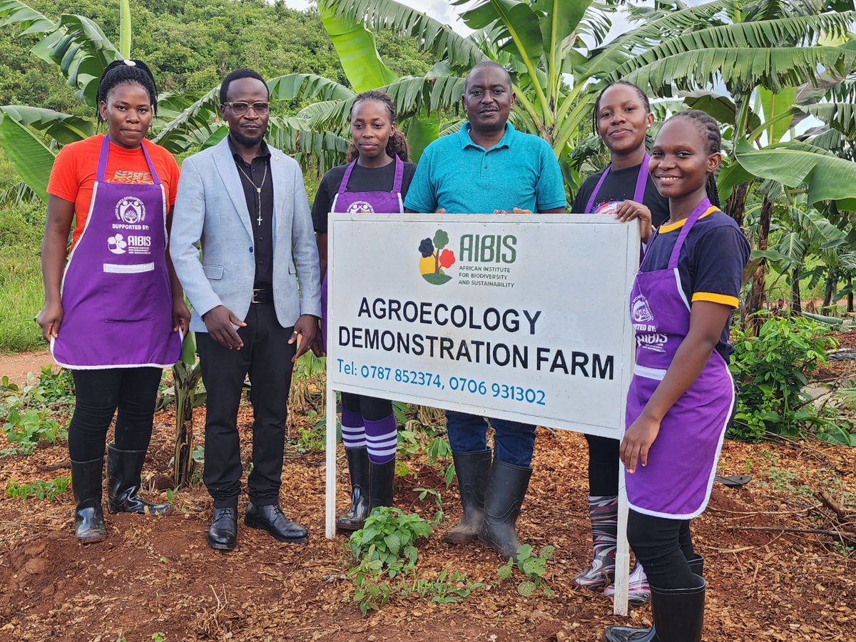 miwodi_UG's tweet photo. Some of our members pose for a photo with the AIBIS Executive Director Allan Kalangi (Centre in a T-shirt), the Mayor of Kiboga Town Council, Henry Kagali (black shirt and Jacket). AIBIS is helping to mentor our members on food sovereignty and climate-smart agriculture. https://t.co/BZMco1T5eU