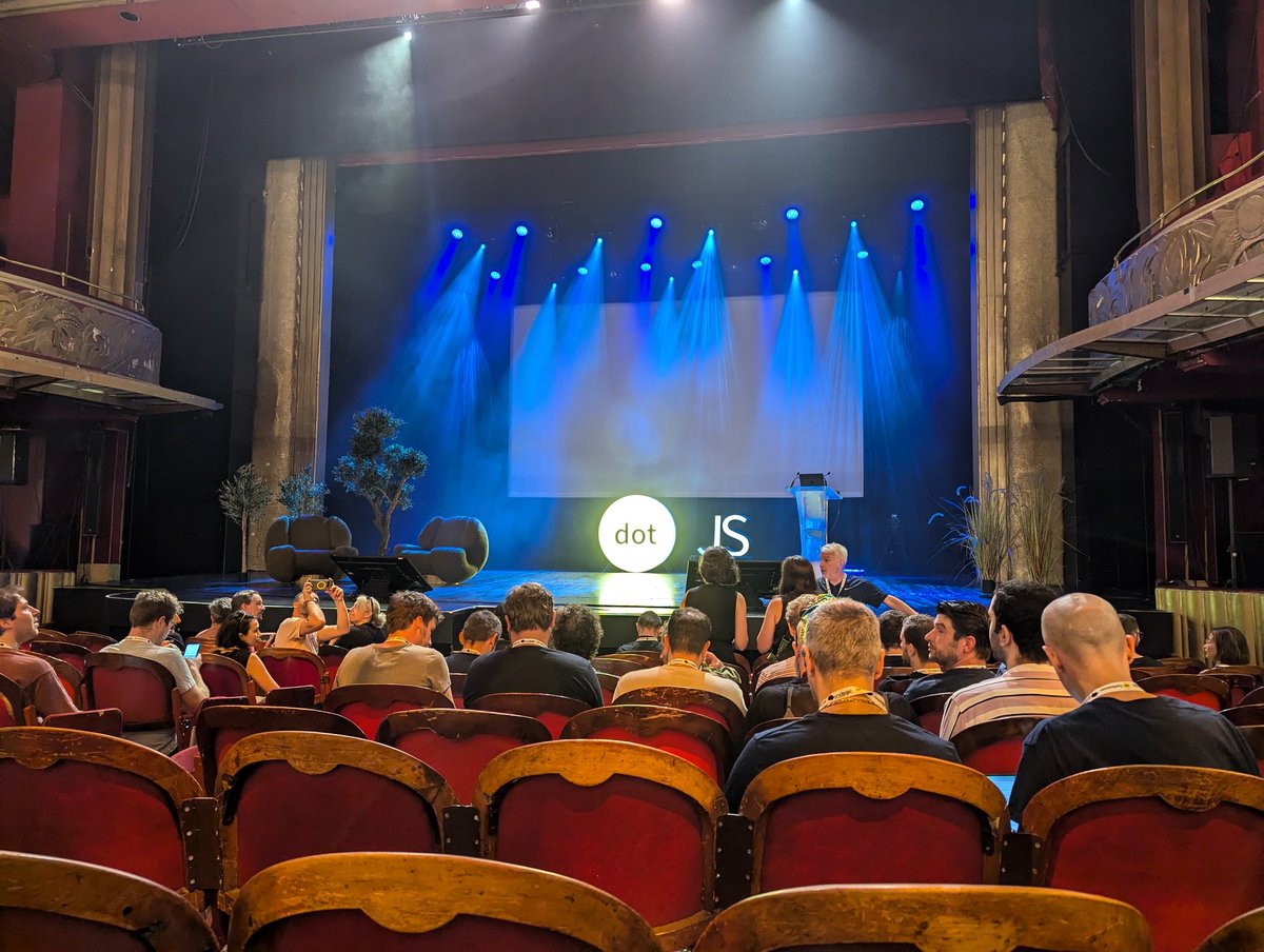 fpaterno's tweet image. Ready ! #DotJs