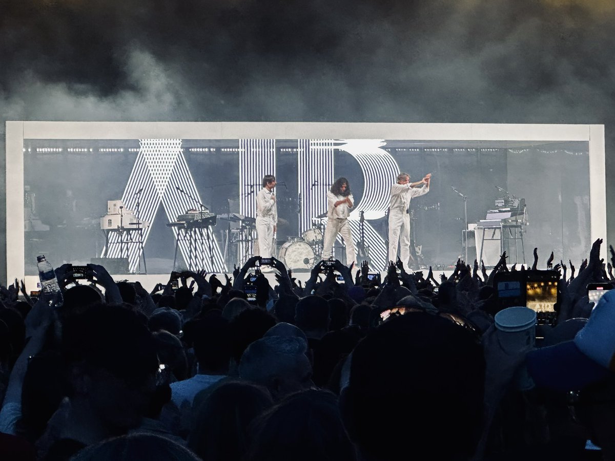 Wonderful to see <a href="/airofficial/">AIR</a> perform Moon Safari again at the wonderful venue that is <a href="/ThePieceHall/">The Piece Hall</a> 
All I need.