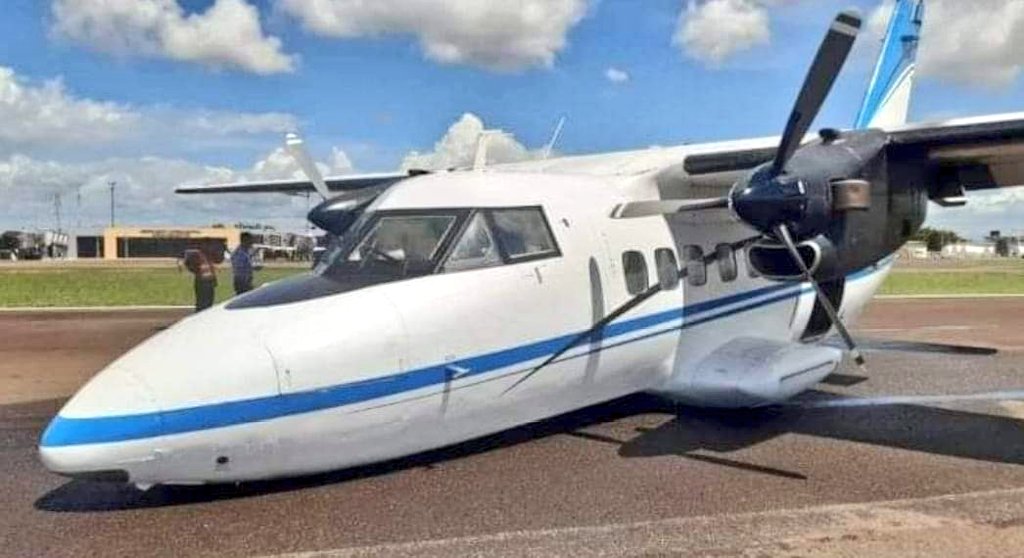 ivancp25's tweet photo. #AccidenteAéreo de #LET410 UVP Turbolet (YV1844) de "Air Transport Iglesias" en el Aeropuerto Internacional Manuel Carlos Piar, #PuertoOrdaz #Venezuela 🇻🇪. El aterrizaje sin el tren de morro desplegado se investiga por ahora. No hubo heridos en el aterrizaje. 21-06-24 https://t.co/wUmf3GxmOd