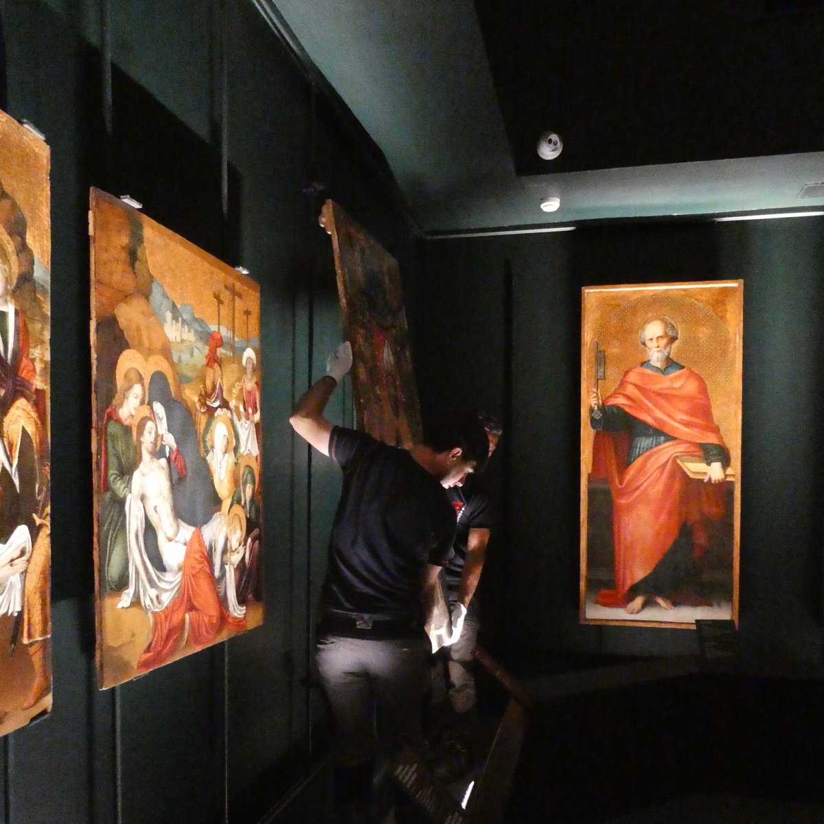 MuseoArcheoCa's tweet photo. Il Parco Valle dei Templi di Agrigento ha inaugurato nel mese di giugno la mostra “Tesori d’Italia” nella Villa Aurea. I #MuseiNazionaliCagliari partecipano alla mostra con il prestito di Sant’Agostino in cattedra, preziosa opera di Pietro Cavaro, datata tra il 1520 e il 1530. https://t.co/PLUfIdc1xw
