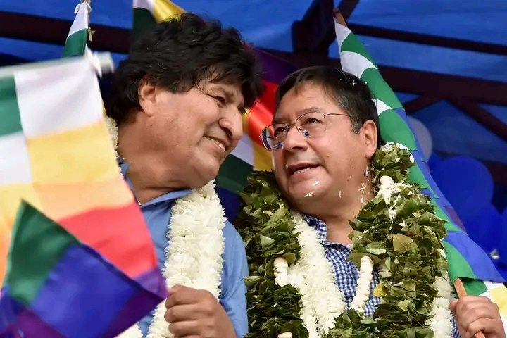 Desde Cuba rechazamos categóricamente el intento d golpe de estado perpetrado por Juan José Zúñiga, ex-comandante de las fuerzas armadas de #Bolivia.         💪Tenemos Evo y Arce para rato💪
“ No al Golpe de Estado en Bolivia ”
#IzquierdaLatina #CorazónRojo
<a href="/DeZurdaTeam_/">DeZurdaTeam 📳</a> .