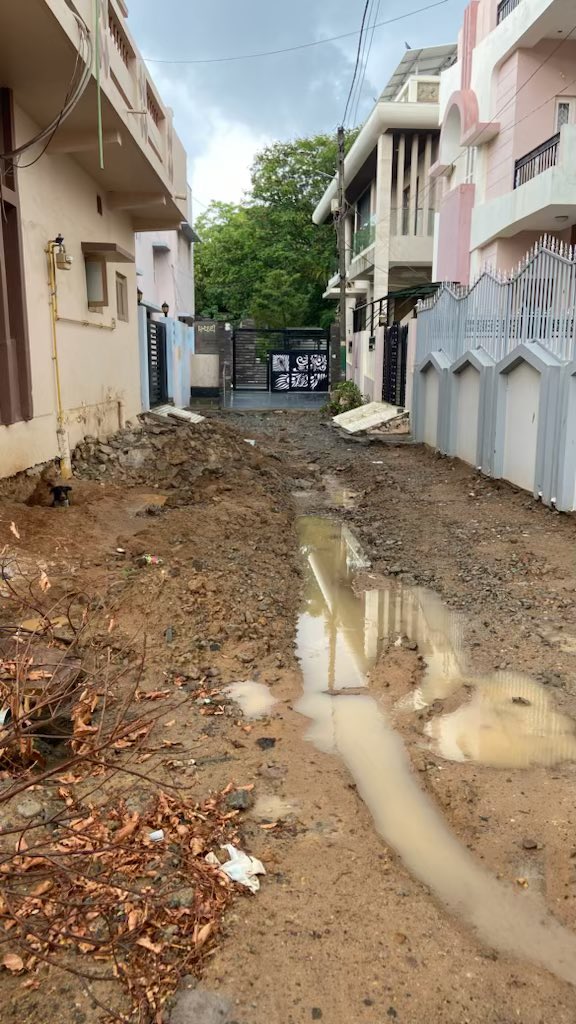 binit_yml's tweet photo. Humbly requesting you to please look into the dug out road in Bankers Colony since last 20 days. No one is coming to fix or work on it. There are open gutters and is now a health and safety hazard. 
@CollectorKutch @KutchDdo @Grthackerbjp @Bhujmahiti https://t.co/mM3pFvntVs
