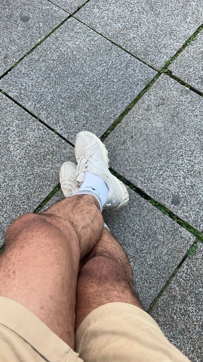 Outdoorlovrr1's tweet photo. Wem macht die Hitze auch so zum schaffen? 🫠
#socks #germanbi #gaycruising #adidas https://t.co/UaQx4W11vQ