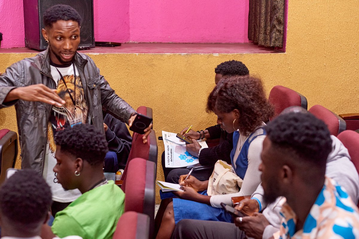 4GWorg's tweet photo. 4 pics 📸, 1  word...brainstorming 💥💫

The #MegaBootcamp brings diverse people together in a team to brainstorm innovative ideas 💡 to solve problems 😊😇 https://t.co/hWB8sxH5t2