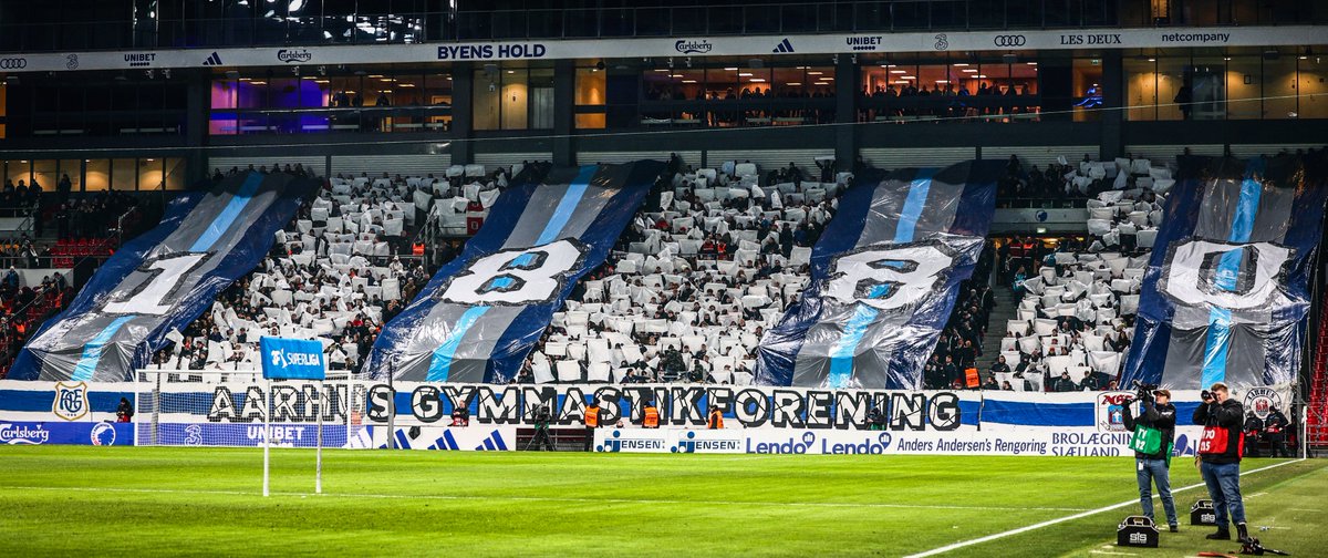 Den 𝟮𝟴. 𝗷𝘂𝗹𝗶 gælder det sæsonens første udekamp - og hvilken en det bliver 👏

Vi skal nemlig til Parken til kampen mellem landets to største byer.  Tager du med, så åbner billetsalget i dag kl. 12 📌

Mere information lige her ➡️ agf.dk/nyheder/2024/j…

#ksdh #sldk
