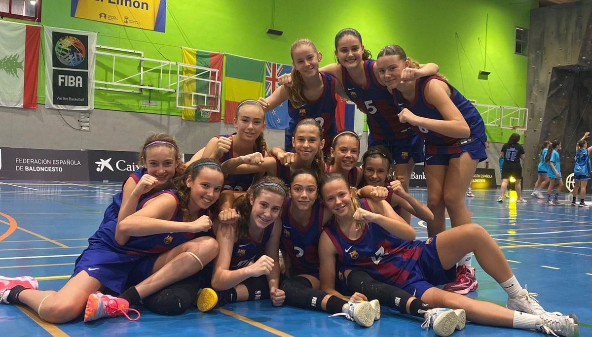 #𝗙𝗘𝗕𝗠𝗶𝗻𝗶𝗙2024 🏆

👋Estem a SEMIFINALS🚀

 🔎Després d'un partit molt competit  ja som un dels 4 millors equips al  Campionat d'Espanya de Minibàsquet i lluitarem per les medalles.

@FCBbasket_fem  72
🆚
 <a href="/OlivarBasket/">Baloncesto El Olivar</a>       57

🤜Molt bé EQUIP❤️💙