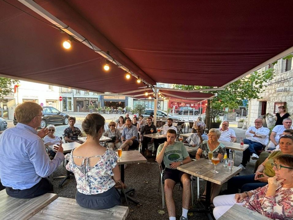 À la rencontre des Loir-et-Chériens, hier encore, dans chacune des communes de notre circonscription : 

- Lors des permanences citoyennes, en présence de vos élus municipaux, à Rilly-sur-Loire, Monthou-sur-Cher, Thenay et Fossé ;

- Lors d’un café-débat, pour conclure la