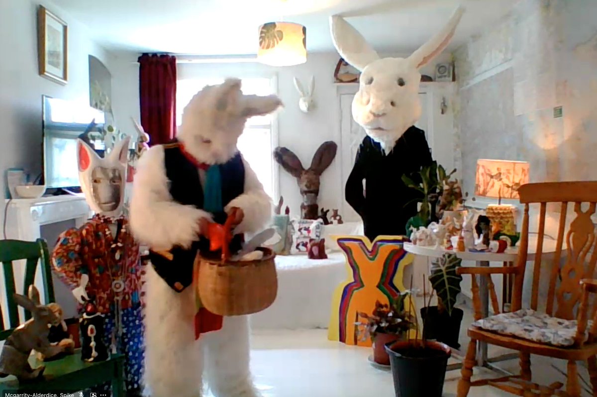 うさぎ
Usagi and Barnes White Rabbit.
Photo by Moon and Usagi designed by Nancy Nelson.