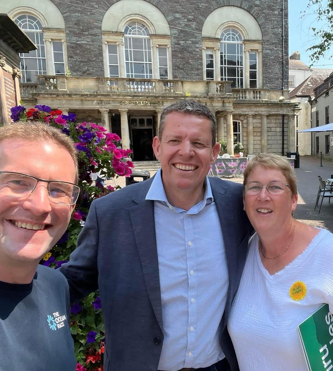 AnnBremenda's tweet photo. Out across Caerfyrddin yesterday spreading @Plaid_Cymru’s positive message of fairness for 🏴󠁧󠁢󠁷󠁬󠁳󠁿.

From Carmarthen town, to Betws and Cynnwyl Elfed - we know the Tories are toast, but Labour takes us for granted.

I will stand up for all of Caerfyrddin if I’m elected on 4 July 💚 https://t.co/NcxJqB3CuA