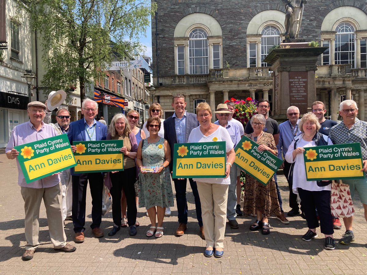AnnBremenda's tweet photo. Out across Caerfyrddin yesterday spreading @Plaid_Cymru’s positive message of fairness for 🏴󠁧󠁢󠁷󠁬󠁳󠁿.

From Carmarthen town, to Betws and Cynnwyl Elfed - we know the Tories are toast, but Labour takes us for granted.

I will stand up for all of Caerfyrddin if I’m elected on 4 July 💚 https://t.co/NcxJqB3CuA