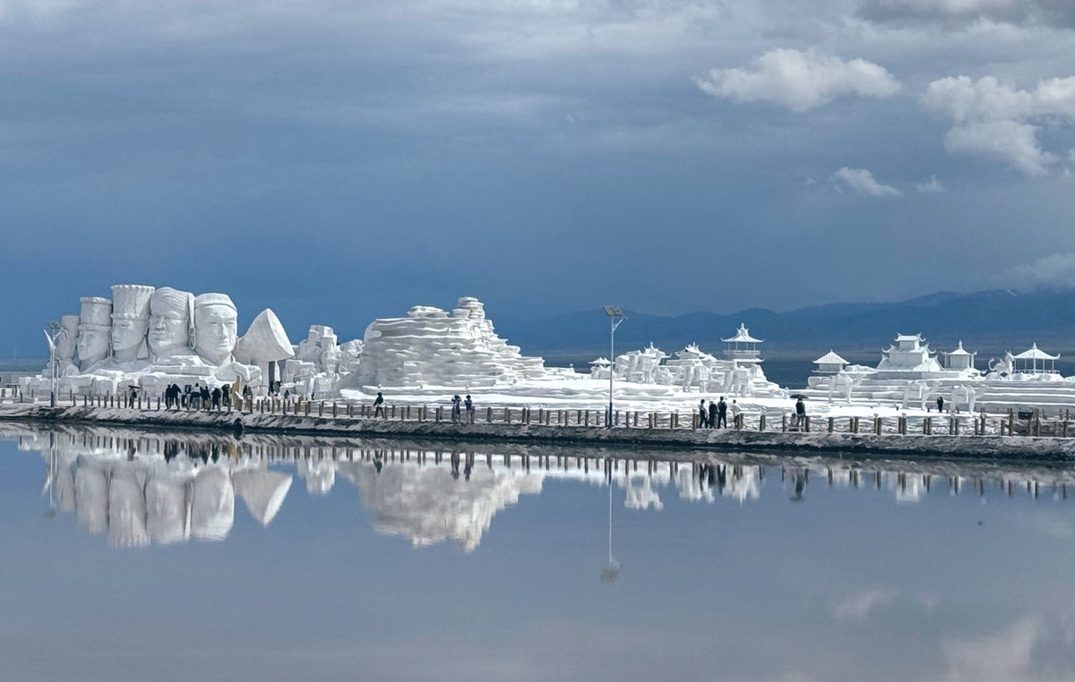 Dogs275's tweet image. 中国来たら1番行きたかった茶卡盐湖（チャカ塩湖）へついに来れた！
本当に鏡の様な湖が辺りいっぱいに広がってて感動した。
やっと夢が叶ったわ。最高。