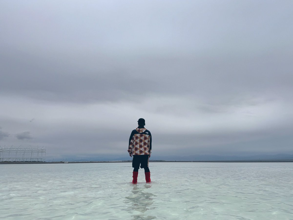 Dogs275's tweet image. 中国来たら1番行きたかった茶卡盐湖（チャカ塩湖）へついに来れた！
本当に鏡の様な湖が辺りいっぱいに広がってて感動した。
やっと夢が叶ったわ。最高。