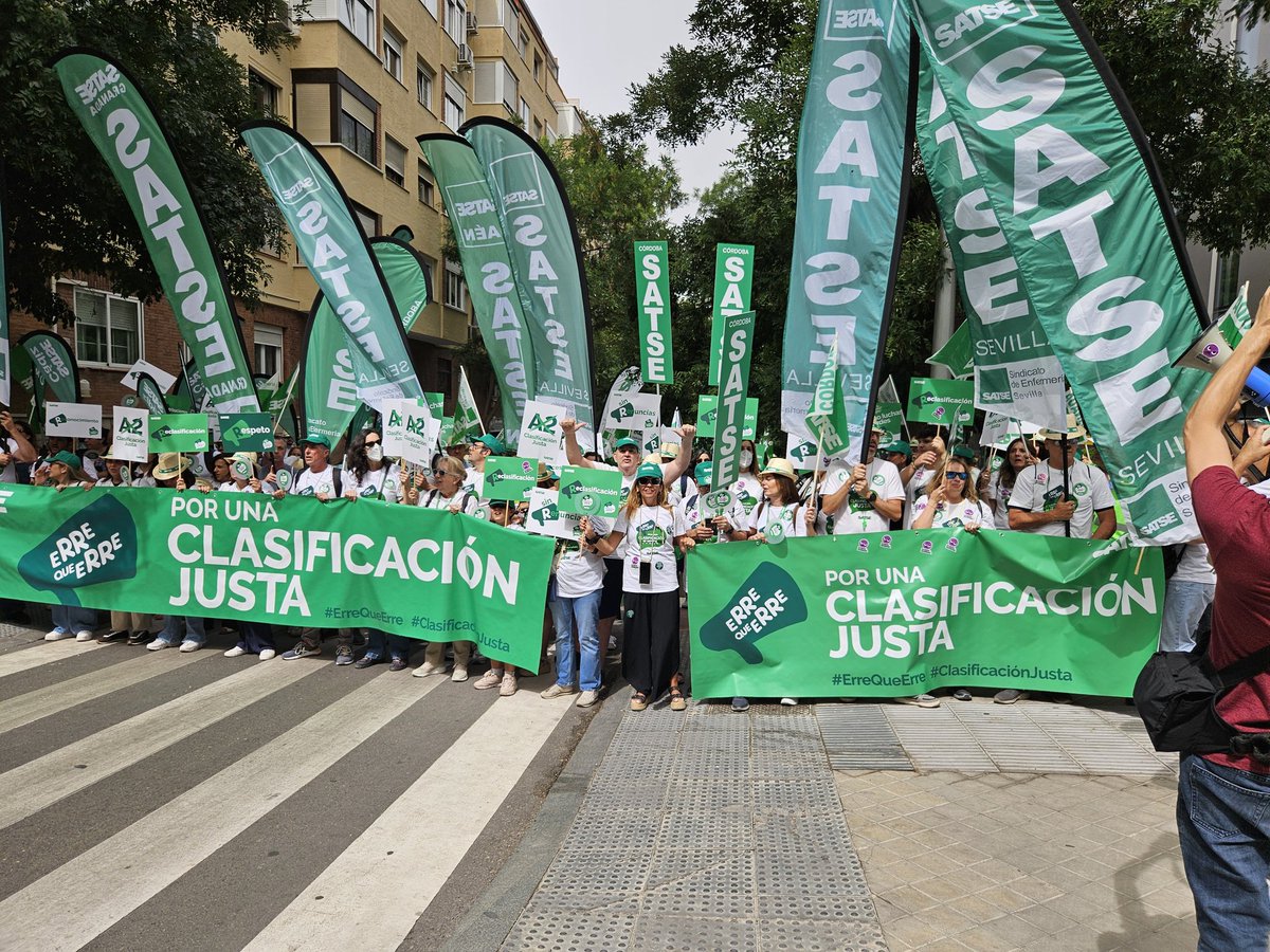 #SATSE Málaga y la enfermería malagueña en Madrid ante el Ministerio de Funcion Pública, #ErreQueErre hasta conseguir una #ClasificaciónJusta

🟢 "El grupo A, sin subgrupos, es nuestro por derecho y por justicia, ya está bien de discriminaciones injustificadas"