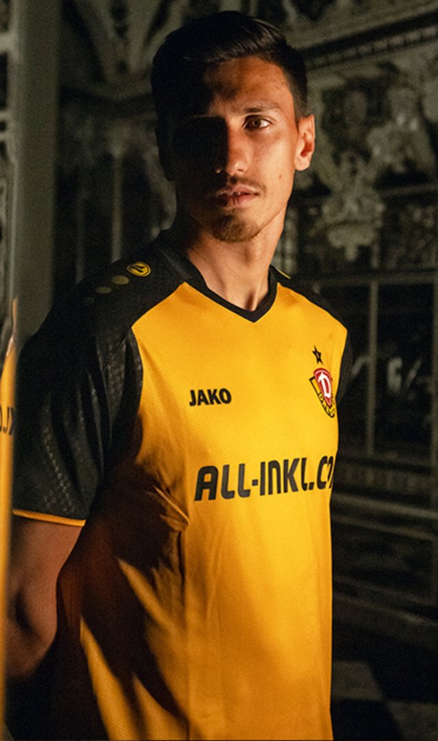 FreitalonTour's tweet photo. So ein klein wenig wie damals..als noch der ' Frische Wind" durchs RHS zog. Schlicht und voller toller Erinnerungen🔥 #sgd1953 #koslov #ziebig Shot by Dynamo/ Privat https://t.co/eC2b6JEo2n