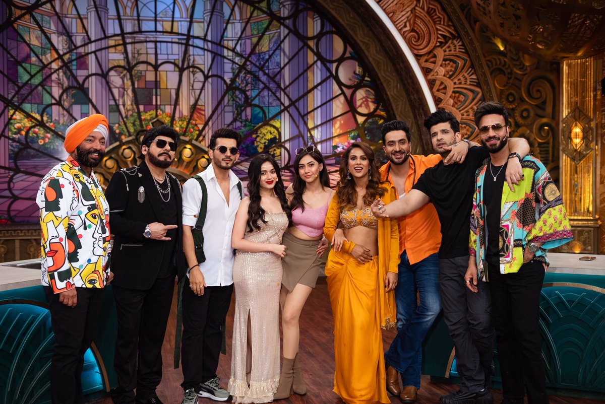 Thearjunbijlani's tweet photo. Thank you for all the love u guys are showering on #laughterchefs @ColorsTV .. this is a dream team !! No fights no script . Just pure Magic . An actual reality show .. https://t.co/GrrIbEdn8w