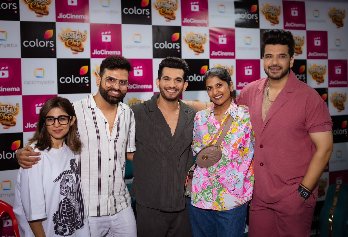Thearjunbijlani's tweet photo. Thank you for all the love u guys are showering on #laughterchefs @ColorsTV .. this is a dream team !! No fights no script . Just pure Magic . An actual reality show .. https://t.co/GrrIbEdn8w