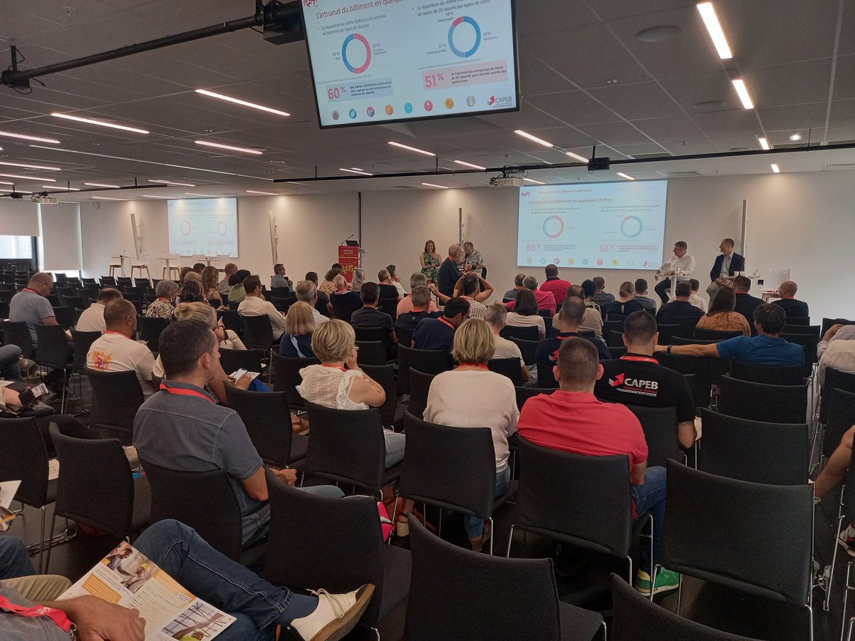 Une délégation de la #capeb de Seine-Maritime participe aux Rencontres des mMétiers du bâtiment au Palais de l'atlantique à Bordeaux. Affluence record des #artisansdubâtiment pour profiter des ateliers techniques très concrets et aller à la rencontre des fournisseurs partenaires.