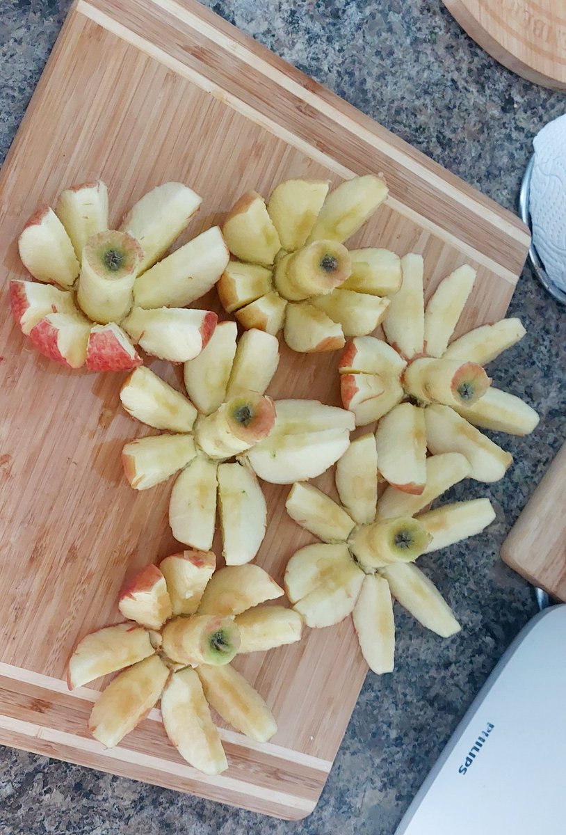 Prepping apples for the freezer to save waste, thought these looked like pretty little flowers lol #simplethings