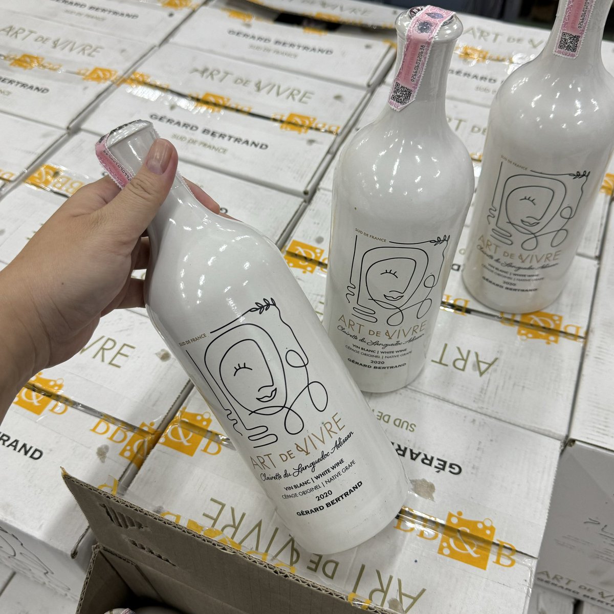sfkkfs_'s tweet photo. ถูกมากกก ไวน์ขวดละ 150 บาทอะ 
หลักพันเหลือหลักร้อยงี้ 🥹 

🍾 มหกรรมเปิดคลังสินค้า กลับมาแล้ว 
ที่งาน BB&B MID YEAR 2024 

วันนี้ไปมา แทบล้มละลาย 55555
มีแบรนด์ต่างประเทศเพียบ
ทั้งไวน์ เหล้า สาเก น้ำแร่ กาแฟ ช็อกโกแลต 
สินค้ากว่า 1000 รายการเลย

มีให้ลองชิมพวกไวน์ สาเก เหล้าด้วย เริ่ดๆ🥂