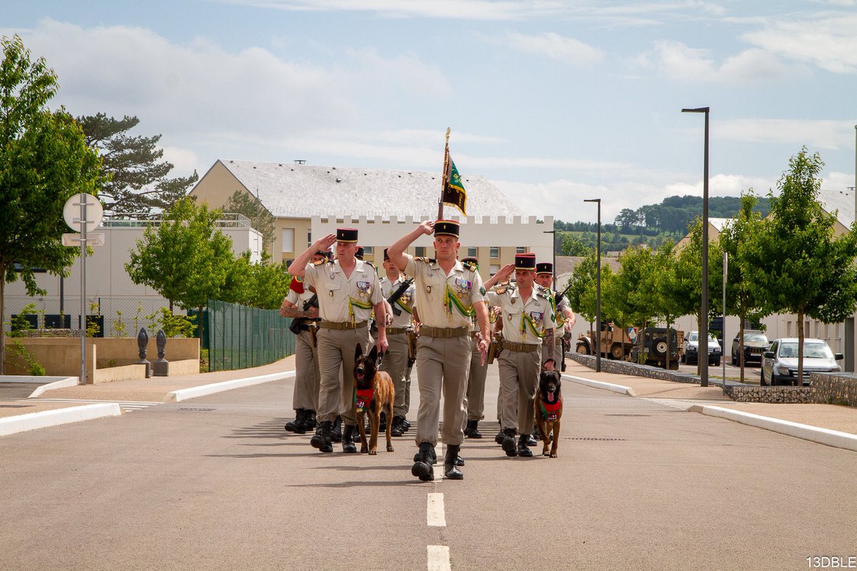 Cdc_13eDBLE's tweet image. [#Passcom]

🟢🔴 La Compagnie Appui Travaux aux ordres du capitaine Quentin !

Après deux années à la tête de la 6/13, le capitaine Guillaume aura remarquablement participé à la transformation de la compagnie avec la création de la section pionniers et de la SAM 120.