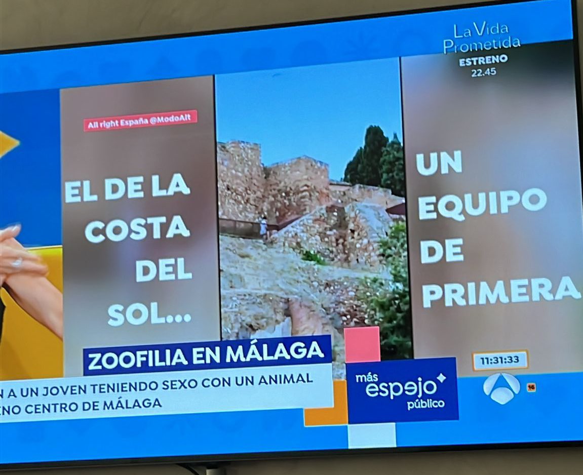 niporwifi's tweet photo. Lo de Espejo Público no tiene nombre.
Cogen un vídeo de una cuenta ultraderechista que comparte un bulo haciendo entender que un magrebí está teniendo sexo con un animal tras el ascenso del Málaga, y publican la información tal cual.
La realidad es que ocurrió hace unas semanas, y se ve en otro vídeo que ha rulado por muchos grupos de WhatsApp de la ciudad que son dos personas teniendo sexo.
Vía @94rafacarrasco