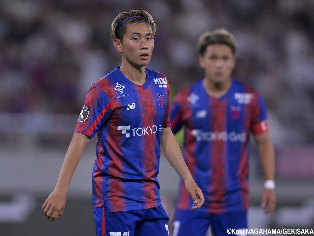 写真特集】PR効果も抜群? FC東京FW荒木遼太郎は自身の記念グッズを身