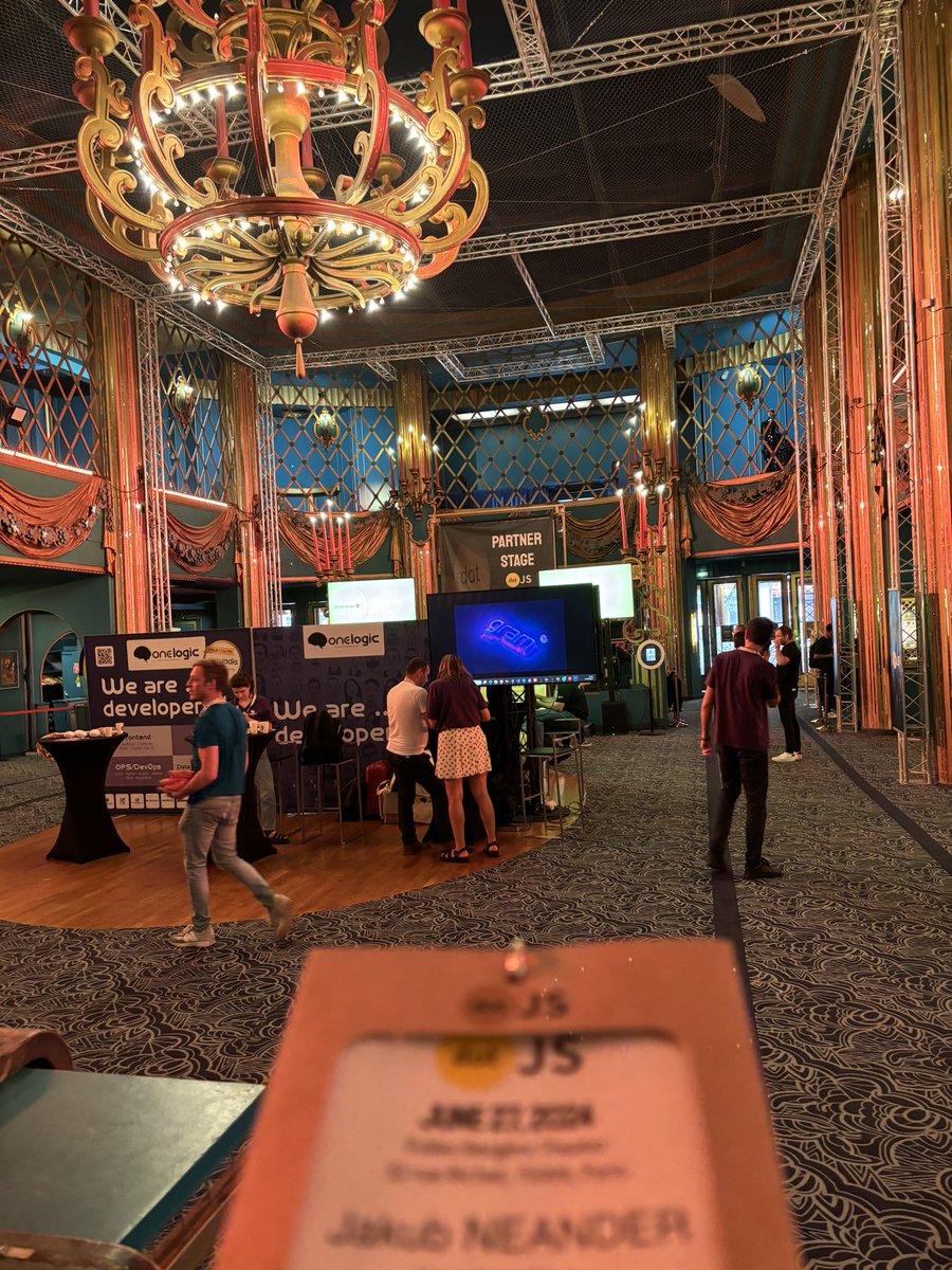 zaiste's tweet image. I&apos;m at @dotJS and it&apos;s fantastic!

#dotjs
