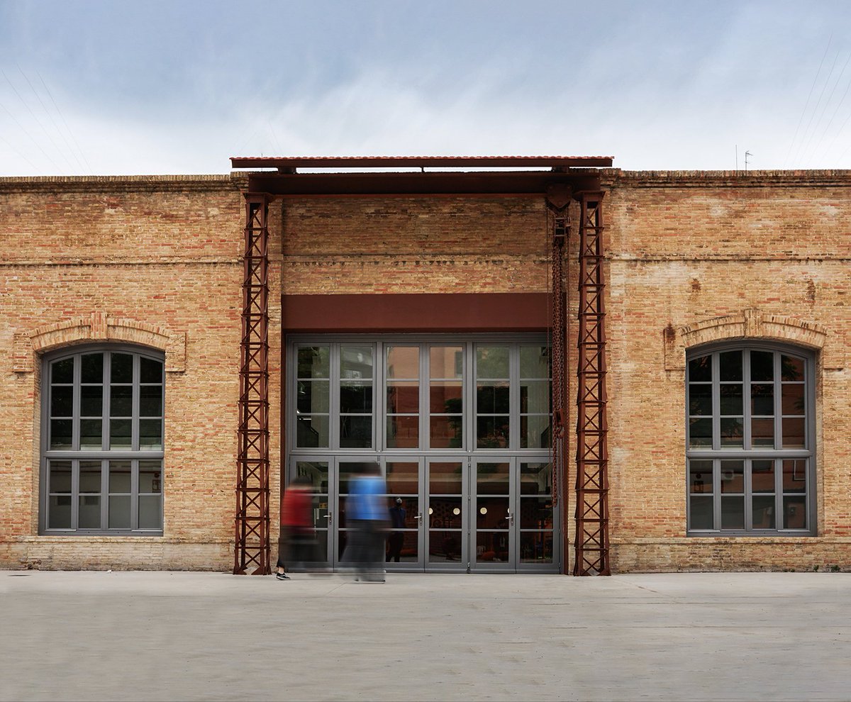 EspIndustrial's tweet photo. 💡Una antigua nave de Electra Valenciana de 1905 es ya un espacio de coworking #Valencia https://t.co/PE2cGn19le