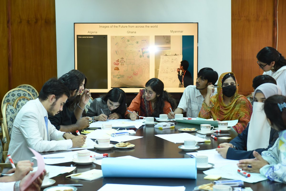 PMsYouthProgram's tweet photo. Empowering the next generation of leaders!
Zainab Waheed, a UNICEF Youth Foresight Fellow, organized a Youth Foresight Workshop at the Prime Minister's Office with support from the Prime Minister’s Youth Programme. 

@UNICEF_Pakistan
#PMYP
#PMsYouthProgram 
#RanaMashhoodPMYP https://t.co/y9TIMAJY38