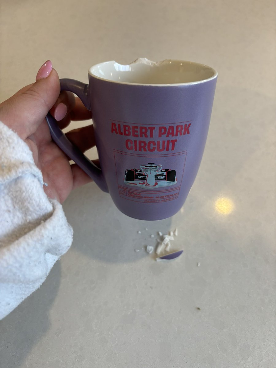 forzakate's tweet image. SCREAMING CRYING THROWING UP I BROKE MY AUS GP MUG 😭😭😭😭