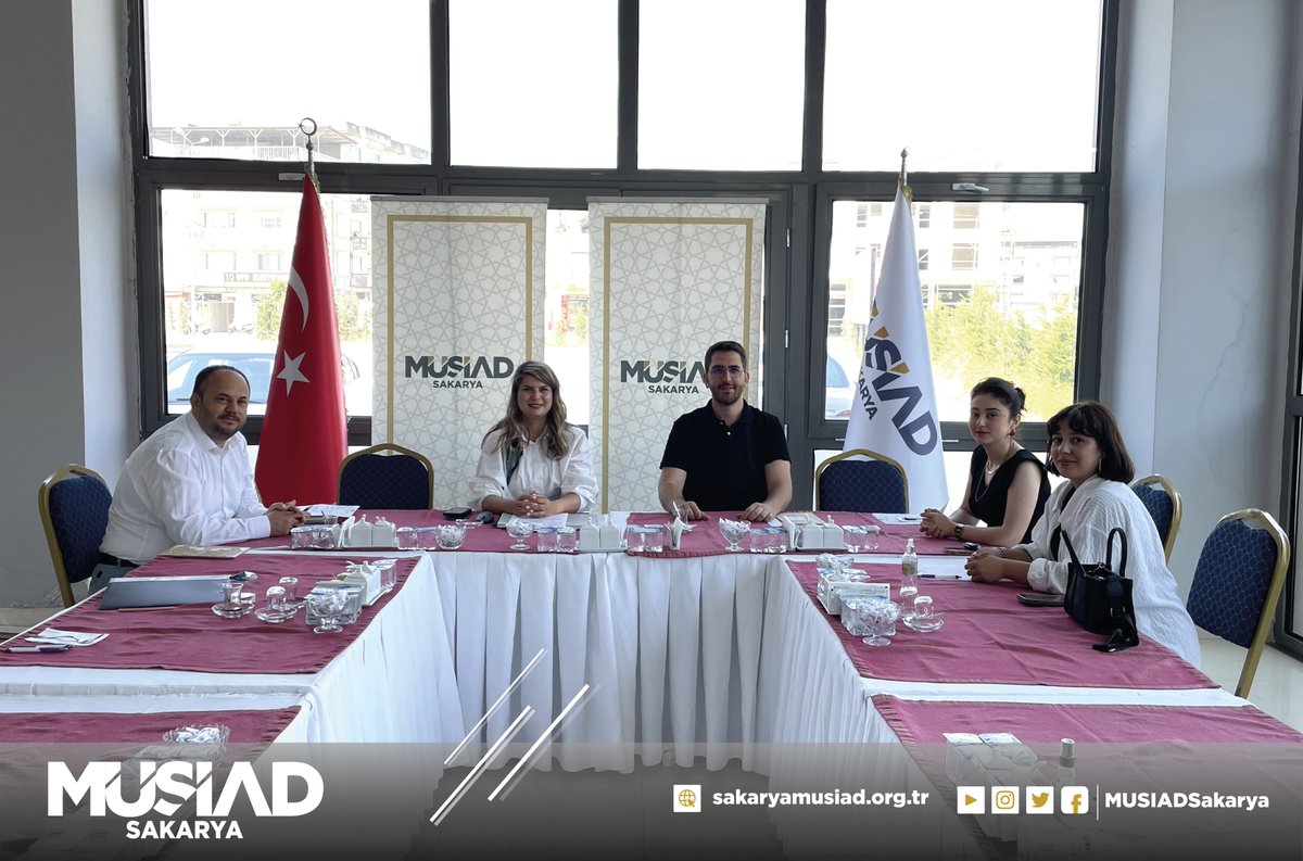 MUSIADSakarya's tweet photo. Finansal Hizmetler ve Danışmanlık SK ile Basın, Yayın SK Toplantısı, SK Başkanı Miraç Evin ve SK üyelerinin katılımıyla şubemizde gerçekleştirildi. 

Toplantıda sektörel gelişmeler hakkında istişarelerde bulunuldu. https://t.co/OUOxfG3HTq