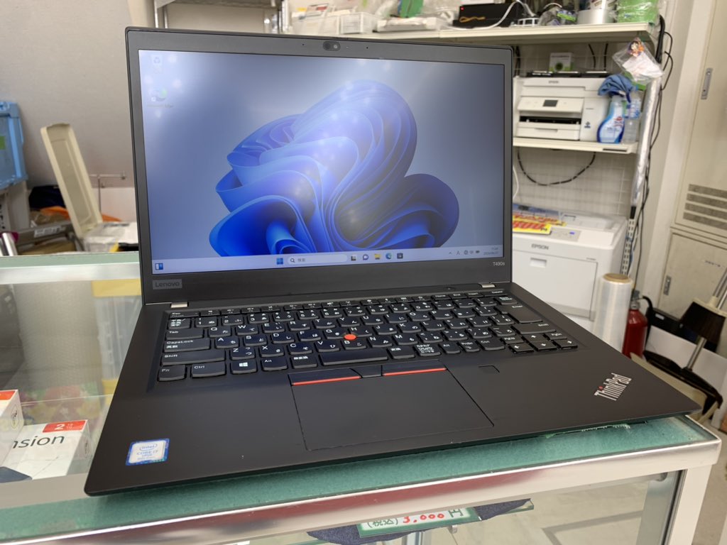 PCcomfullAKB4's tweet photo. 今週の秋葉原4号店限定セール！
②【ThinkPad T490s】
2019年発売のThinkPad！処理性能抜群の第8世代i7に、メモリ16GB入りのモリモリ構成♪
薄型なのに、インターフェースは豊富に取り揃えてます！IPSパネルのFHD、Type-C充電等、欲しいが詰まった1台✨

5台限定！
#Lenovo #ThinkPad #T490s https://t.co/TeS6ksYV4D